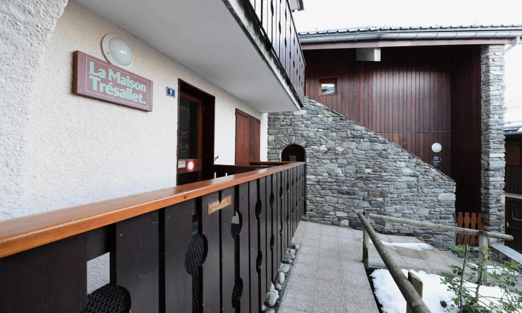 Apartment Residence La Maison Tresallet - Studio Au Coeur De La Station Mae-9324 La Plagne